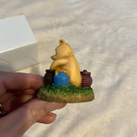 Lenox Winnie the Pooh Thimble collection figurine - Picture 6 of 7